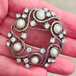 Monet Classic Brooch